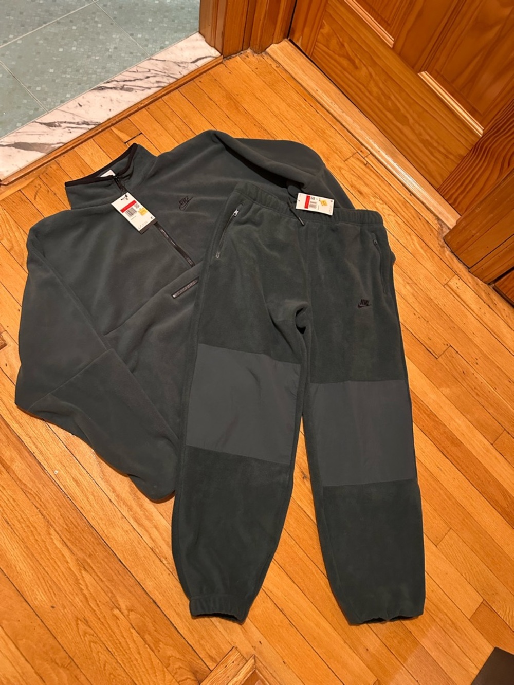 Nike Charcoal Gray Fleece Pullover and Joggers Set